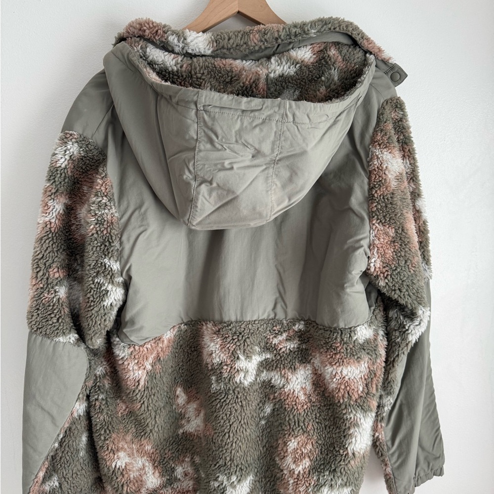 Patagonia Taupe Outerwear - Picture 4 of 4